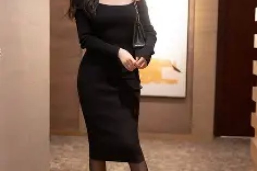 女主浮出水面！马克龙被爱妻“掌掴”线岁身姿饱满